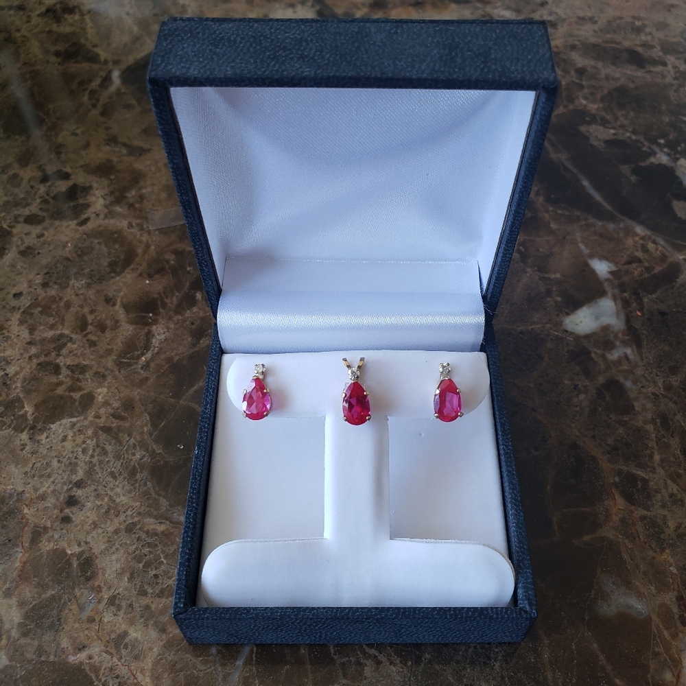 Ruby /10kt Gold Set.
